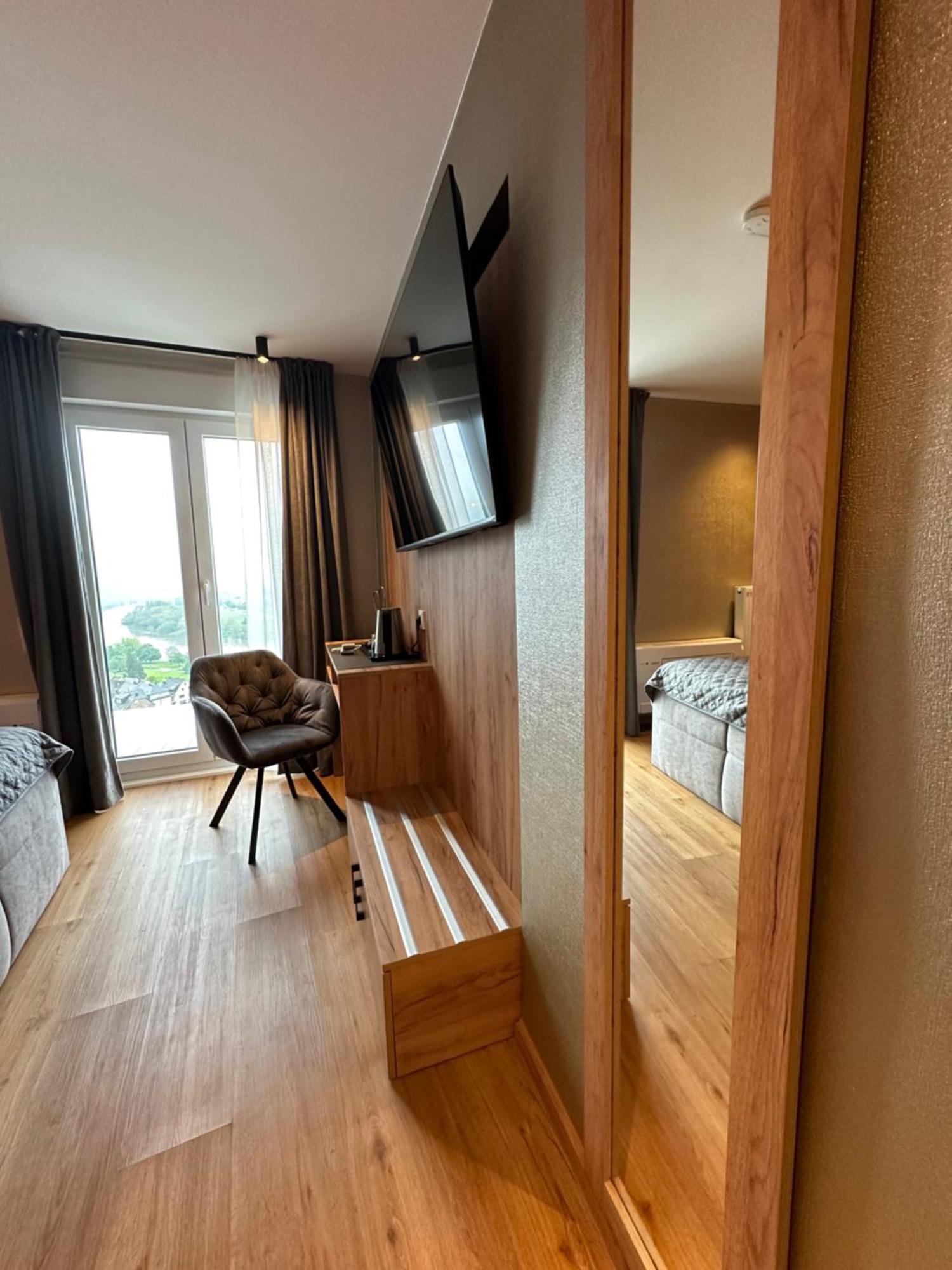 Hotel Restaurant Wuerzig In Ürzig Esterno foto