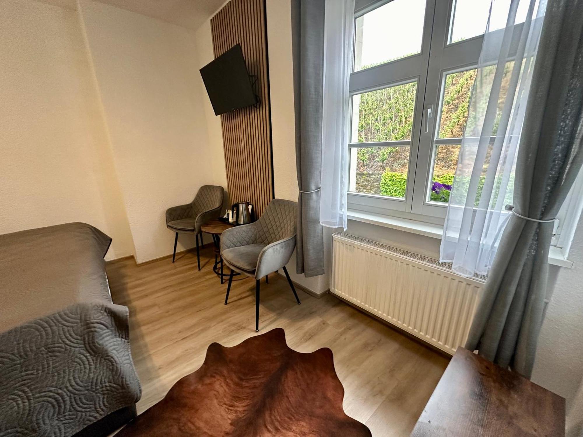 Hotel Restaurant Wuerzig In Ürzig Esterno foto