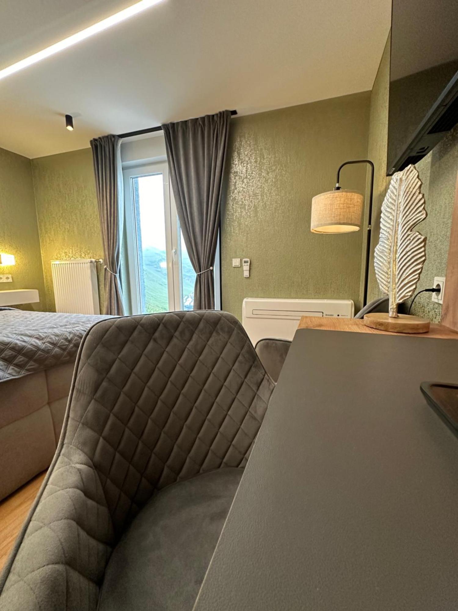 Hotel Restaurant Wuerzig In Ürzig Esterno foto